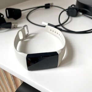 Fitbit Charge 4